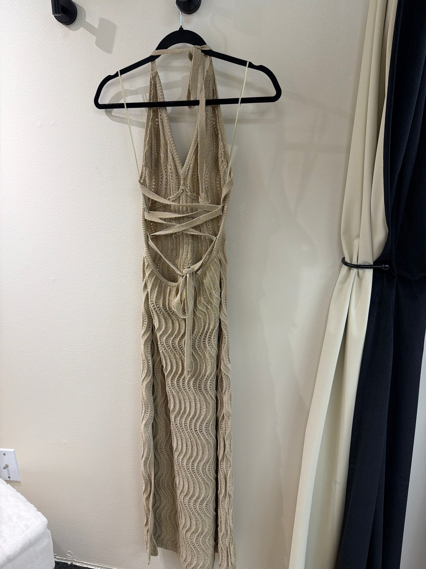 Wavy Open Back Knit Midi Dress