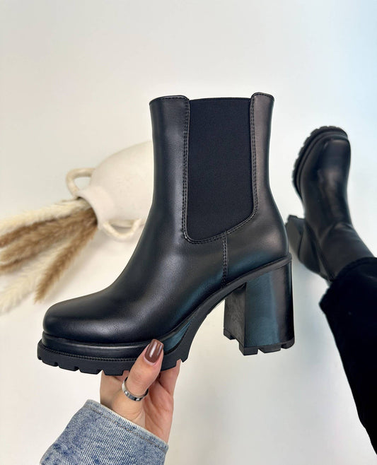 Black Dahlia Chelsea Boot